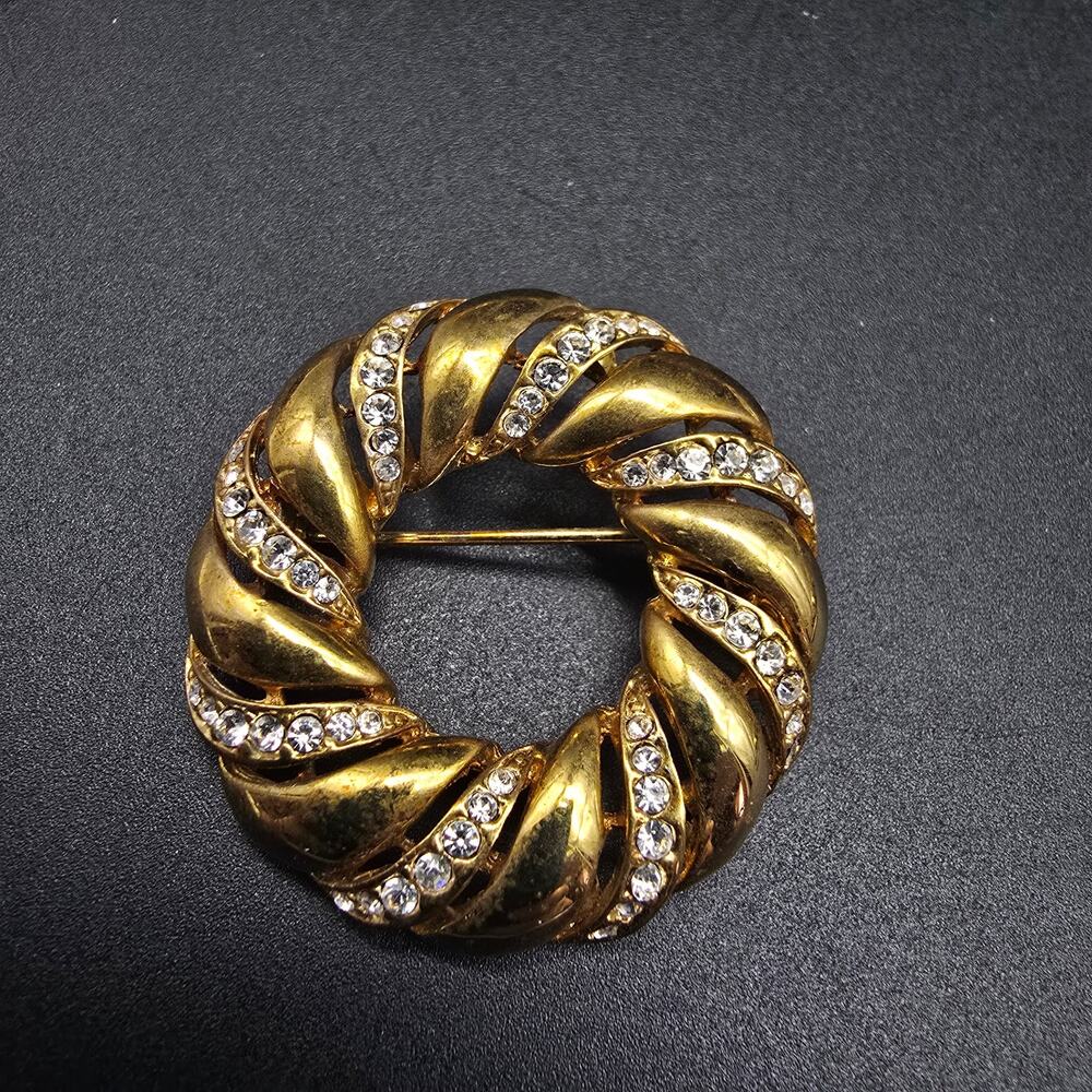 Gold Tone Rhinestone Wreath Brooch Vintage Jewelry